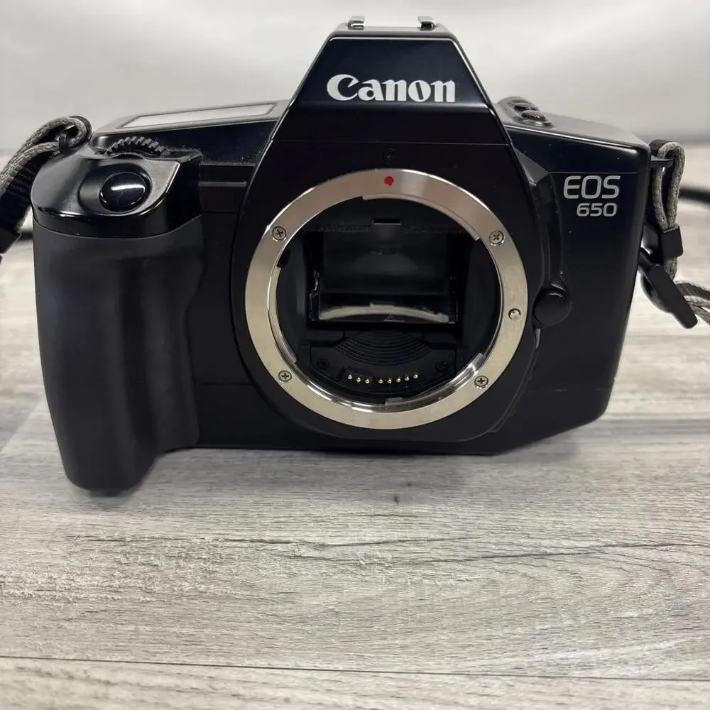Canon EOS 650 35mm Camera Body (For Parts or Repair)